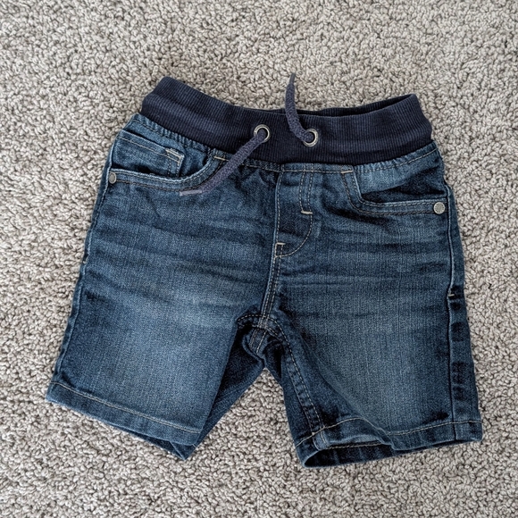 Boy's Denim Shorts Size 18-24 Months - Picture 1 of 3